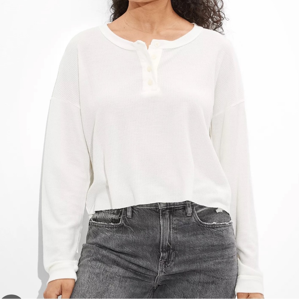 Cropped Long-Sleeve Henley T-Shirt